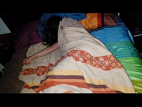 ❤️ Vicfilo kritikante sian junan duonpatrinon dum ŝi dormas. ️❌  Sekso ĉe porno eo.eviewporn-com.ru ❌️