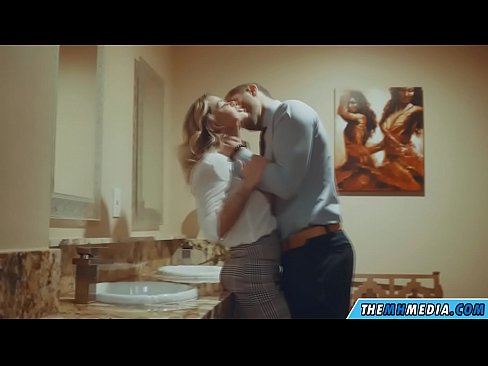 ❤️ Kiam belplena blondulo delogas vin en publika necesejo ️❌ Sekso ĉe porno eo.eviewporn-com.ru ❌️
